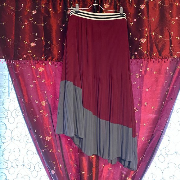 Pleated, asymmetrical, grey and maroon skirt - made and bought in Italy - Picture 2 of 4